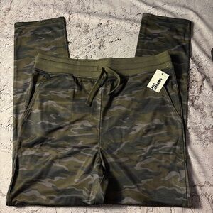 NWT Epic Threads Women’s Camo Pants, Fleece inside, Size L